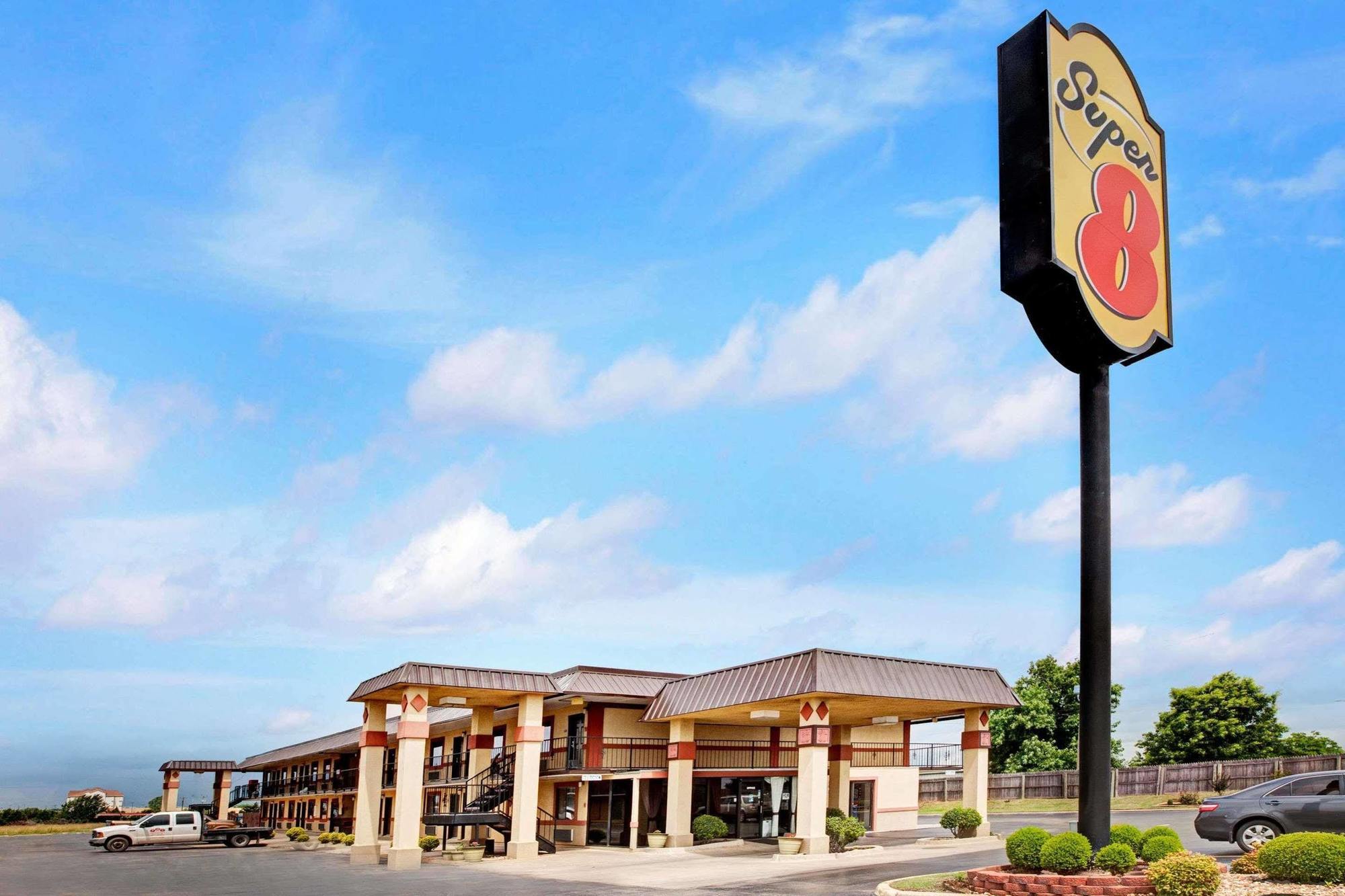 Hotel Super 8 By Wyndham Shawnee Exteriér fotografie