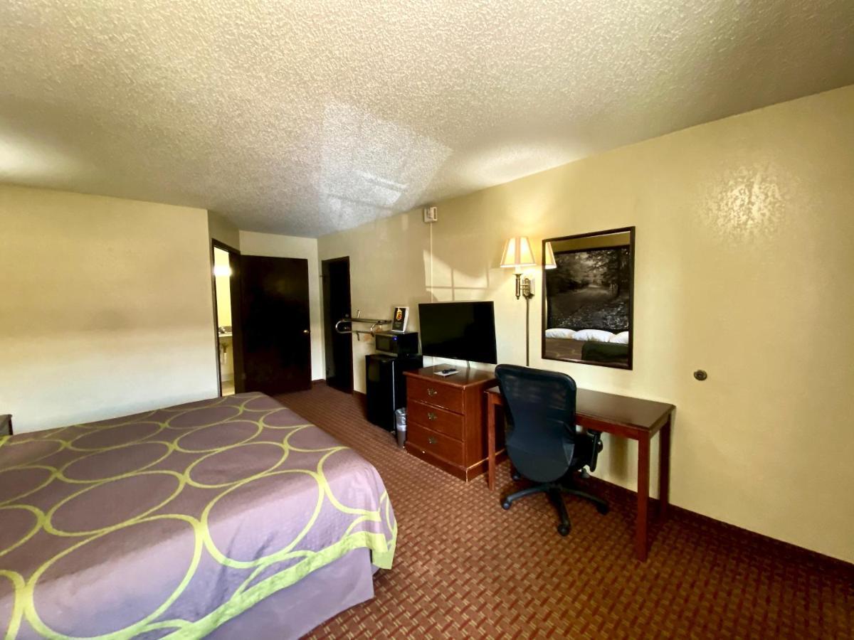 Hotel Super 8 By Wyndham Shawnee Exteriér fotografie